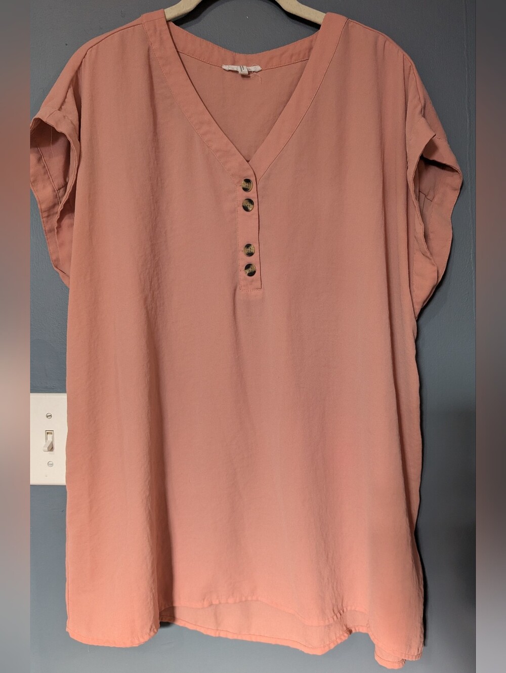 EUC Women's V-Neck Short Sleeve Blouse - Coral *E15